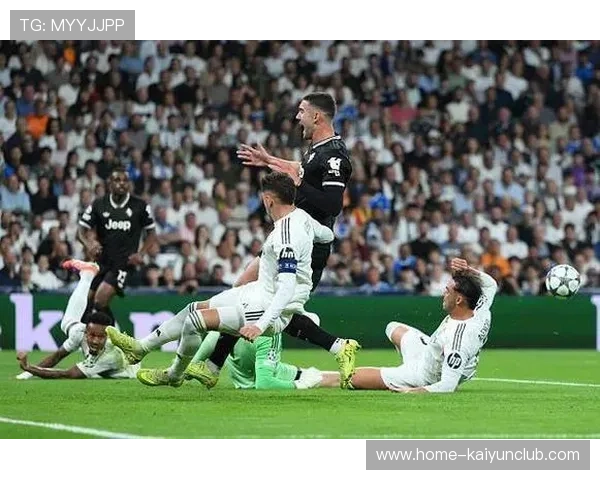 尤文门前抢点时机把控堪称典范 尤文门前抢点时机把控堪称典范