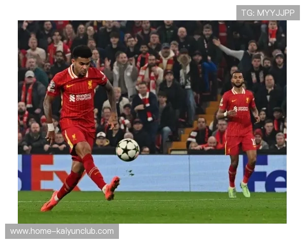 利物浦前场连击奏效，迪亚斯抽射贴柱入网