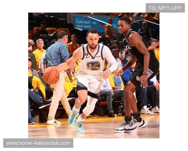 福克斯外线定点,国王主场人声鼎沸 福克斯外线定点,国王主场人声鼎沸