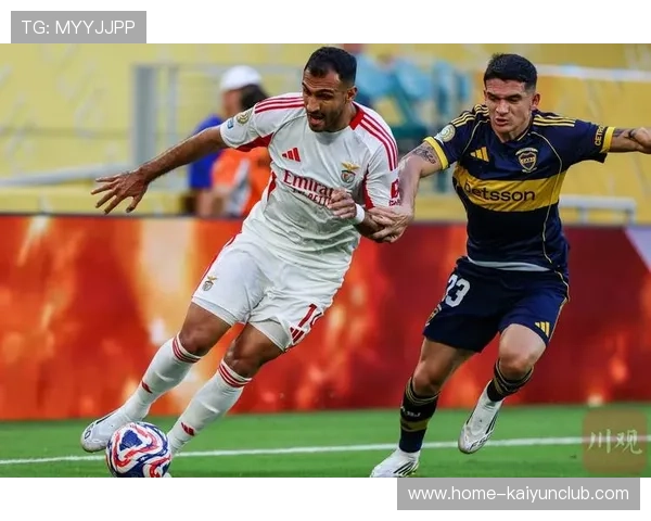 本菲卡若昂头球破网后场面热烈人声鼎沸 本菲卡若昂头球破网后场面热烈人声鼎沸