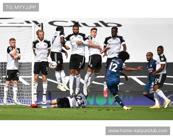 法甲里昂传球深度到位,前锋收获致命机会